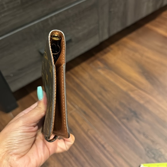 Louis Vuitton Authentic Monogram Agenda also can be Passport holder. - Picture 9 of 11